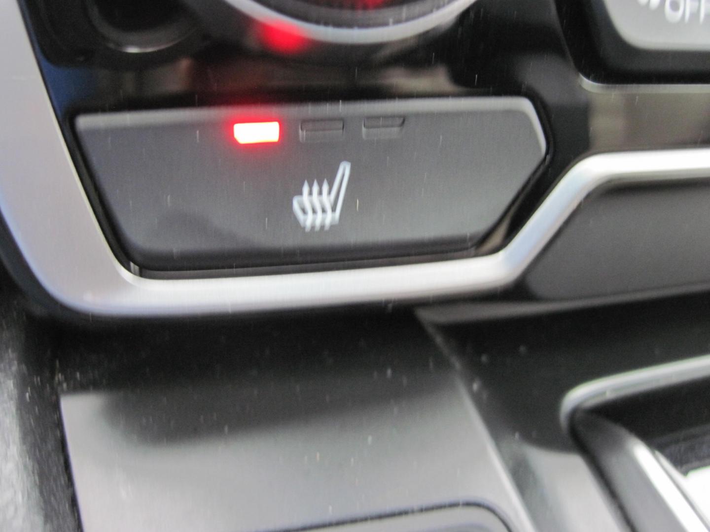 2022 white /Tan Honda CR-V EX-L AWD (2HKRW2H8XNH) , automatic transmission, located at 9530 Old Seward Highway, Anchorage, AK, 99515, (907) 349-3343, 61.134140, -149.865570 - Photo#23